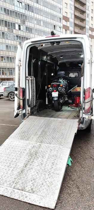 Погрузка мотоцикла в мотоэвакуатор MotoHelpSPb